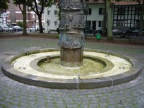 Bild - Graviertes Bronzeschild Heimatbrunnen Gerresheim