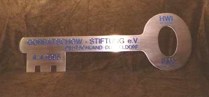 Bild - 1,00 m langer Edelstahlschlüssel mit Gravur für Gorbatschow persönlich