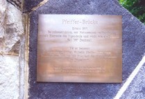 Bild - Graviertes Bronzeschild für die Pfeifferbrücke